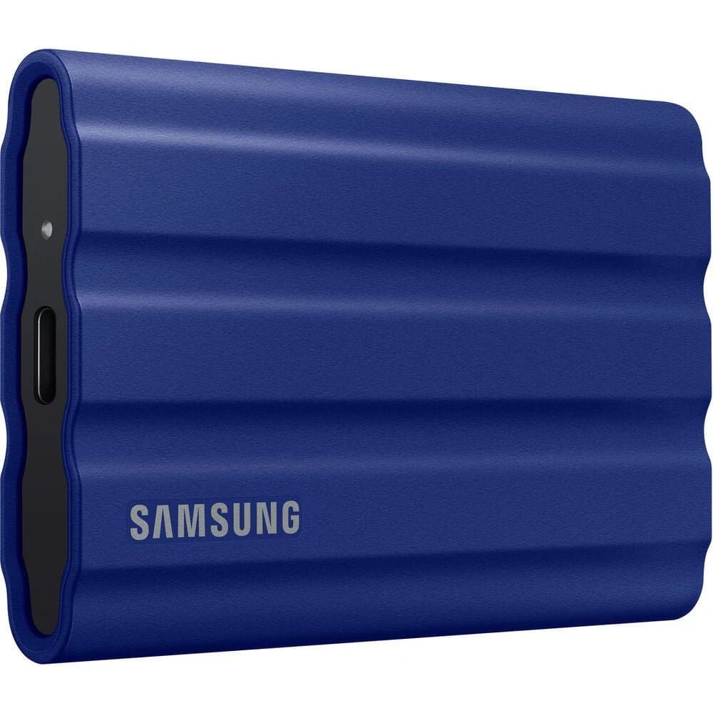 وحدة تخزين Samsung T7 Shield 2TB Portable SSD – USB 3.2 Gen 2, حتى 1,050 MB/s Read, Rugged Design, IP65 Water & Dust Resistant, Moonrock Beige — أزرق