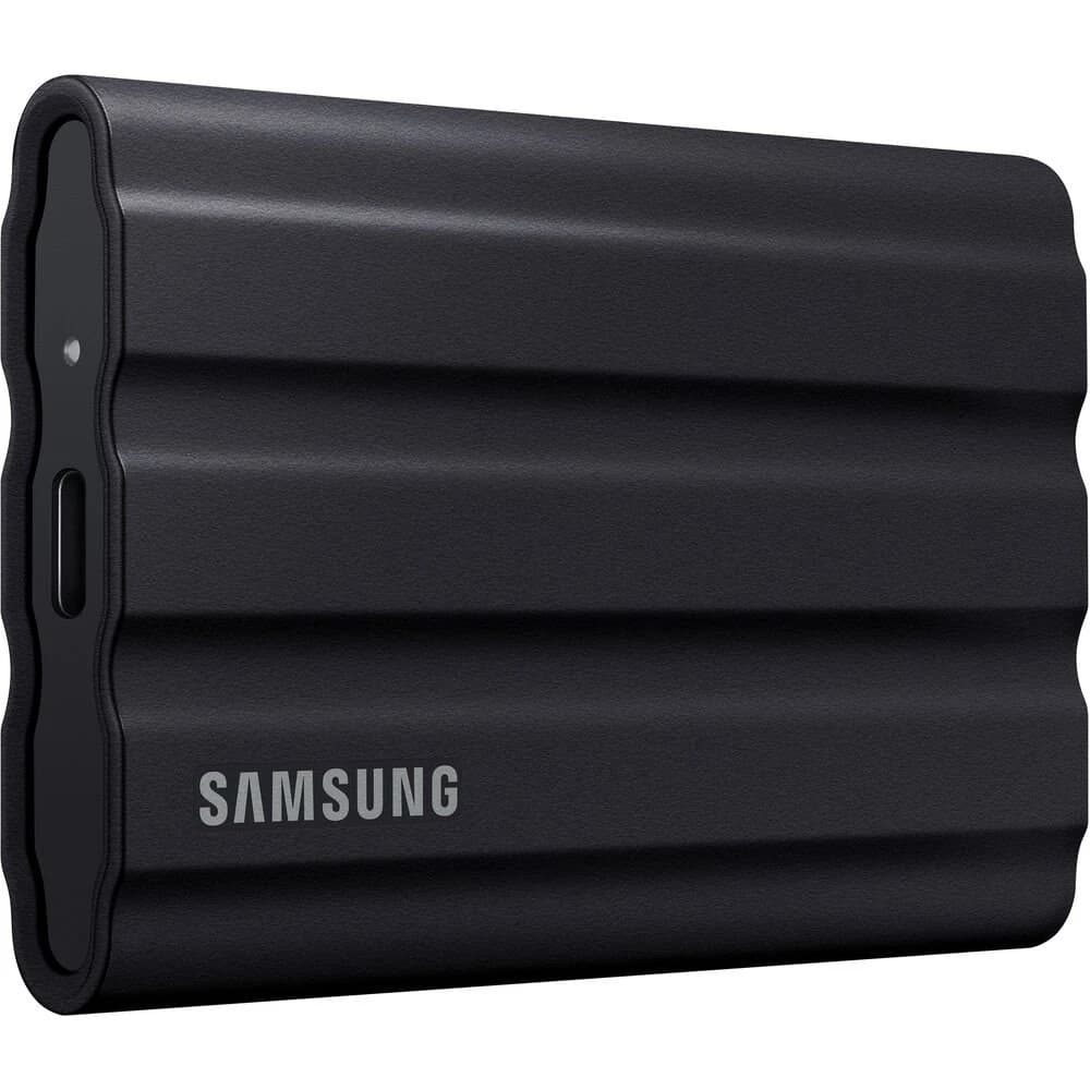 وحدة تخزين Samsung T7 Shield 2TB Portable SSD – USB 3.2 Gen 2, حتى 1,050 MB/s Read, Rugged Design, IP65 Water & Dust Resistant, Moonrock Beige — أسود