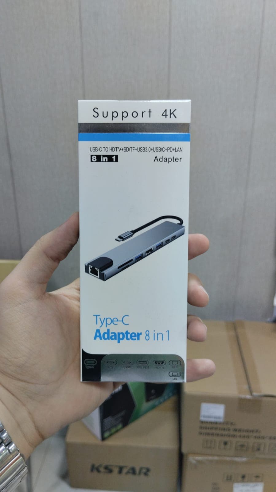 موزع USB-C 8 في 1 مع HDMI 4K وLAN وقارئ بطاقات