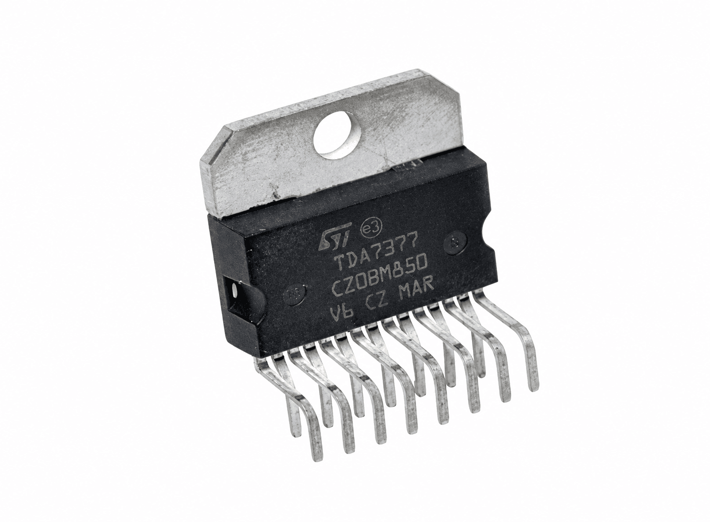رقاقة مضخم صوت TDA7377 بقدرة 2x30W ثنائية ورباعية القنوات | TDA7377 2x30W Dual-Quad Audio Power Amplifier IC
