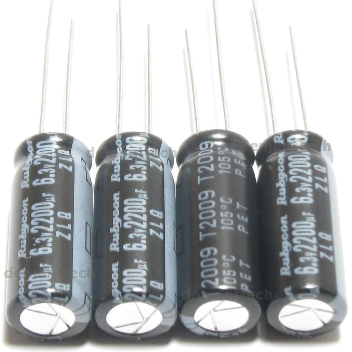 مكثف إلكتروليتي راديال 6.3V بسعات مختارة من 680µF حتى 3300µF | Radial Electrolytic Capacitor 6.3V, 680uF to 3300uF — Select Capacitance